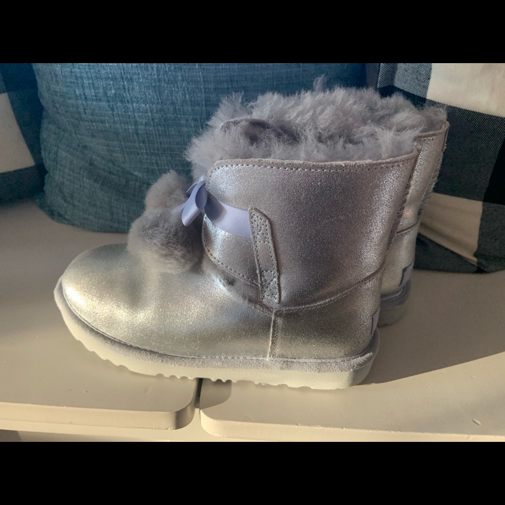 Ugg Gita Boots Girl Size 3 NWOB - Picture 4 of 7